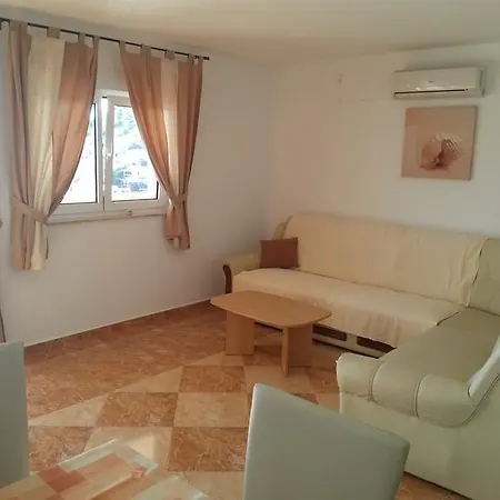 Mustac Apartment *